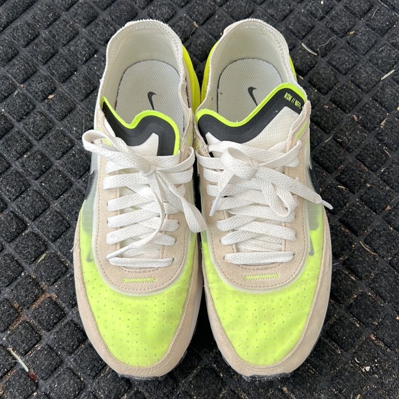 Nikes - Picture 2 of 4